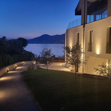 Attilio High Living Suites - Adults Only Torri Del Benaco Bagian luar foto