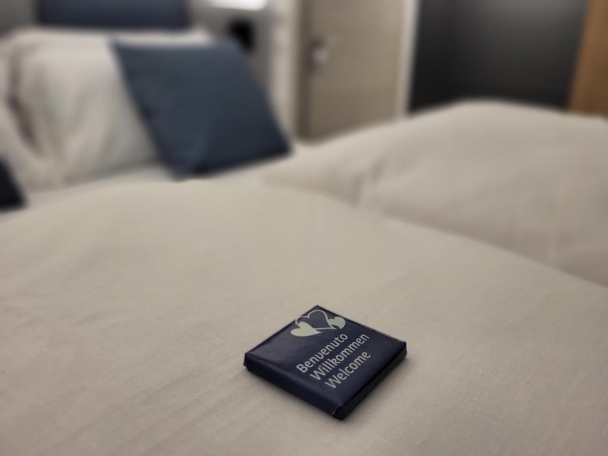 Attilio High Living Suites - Adults Only Torri Del Benaco Bagian luar foto