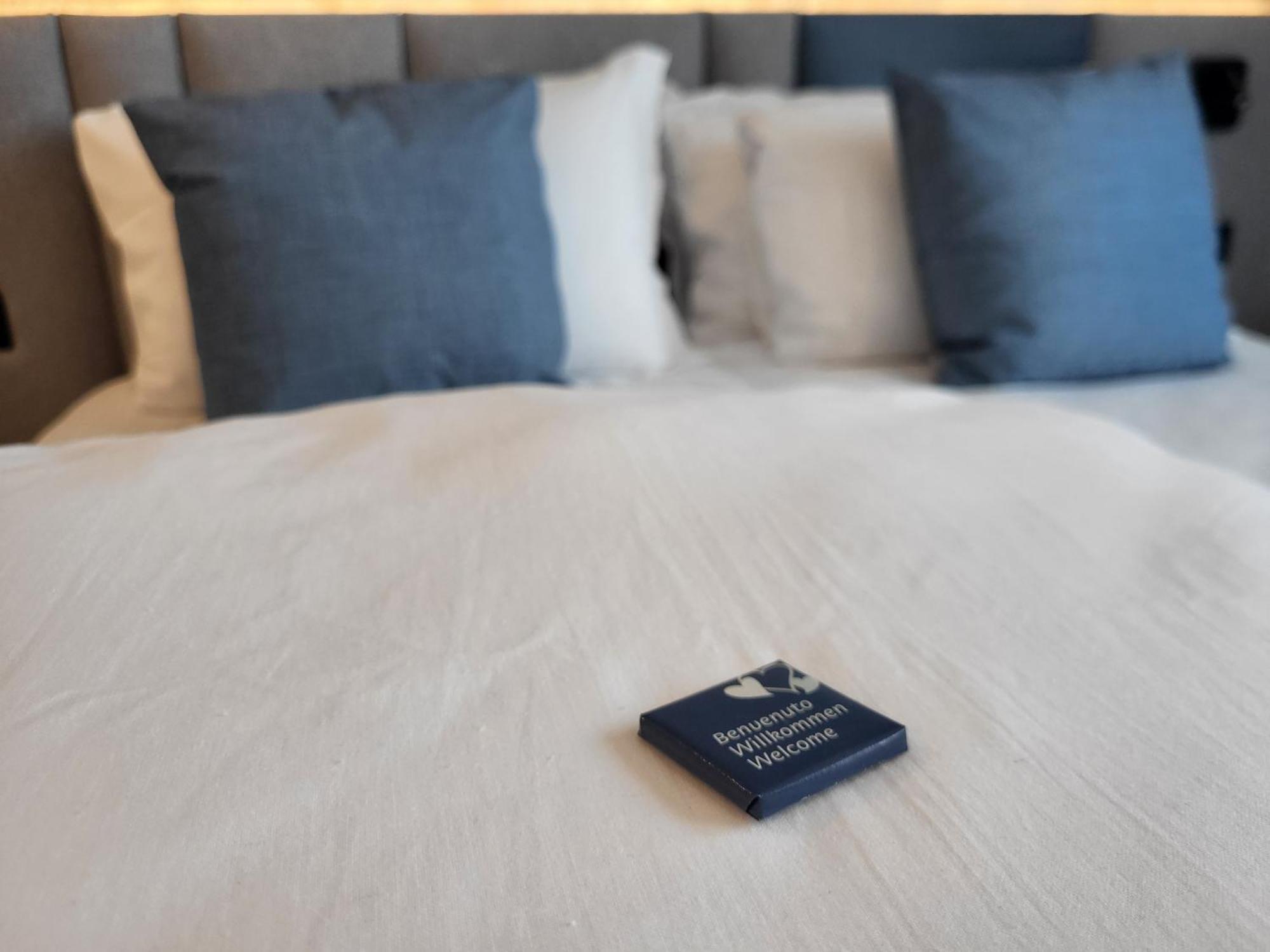 Attilio High Living Suites - Adults Only Torri Del Benaco Ruang foto