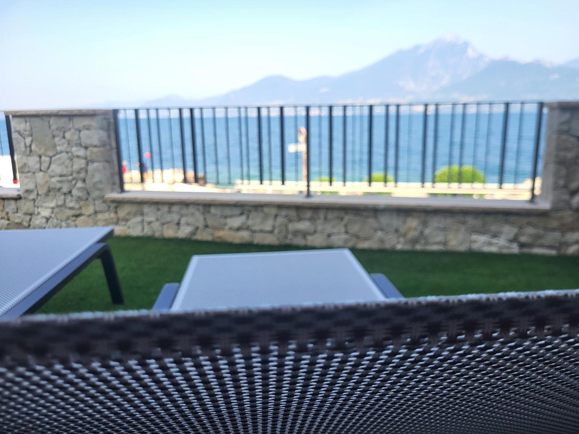 Attilio High Living Suites - Adults Only Torri Del Benaco Ruang foto