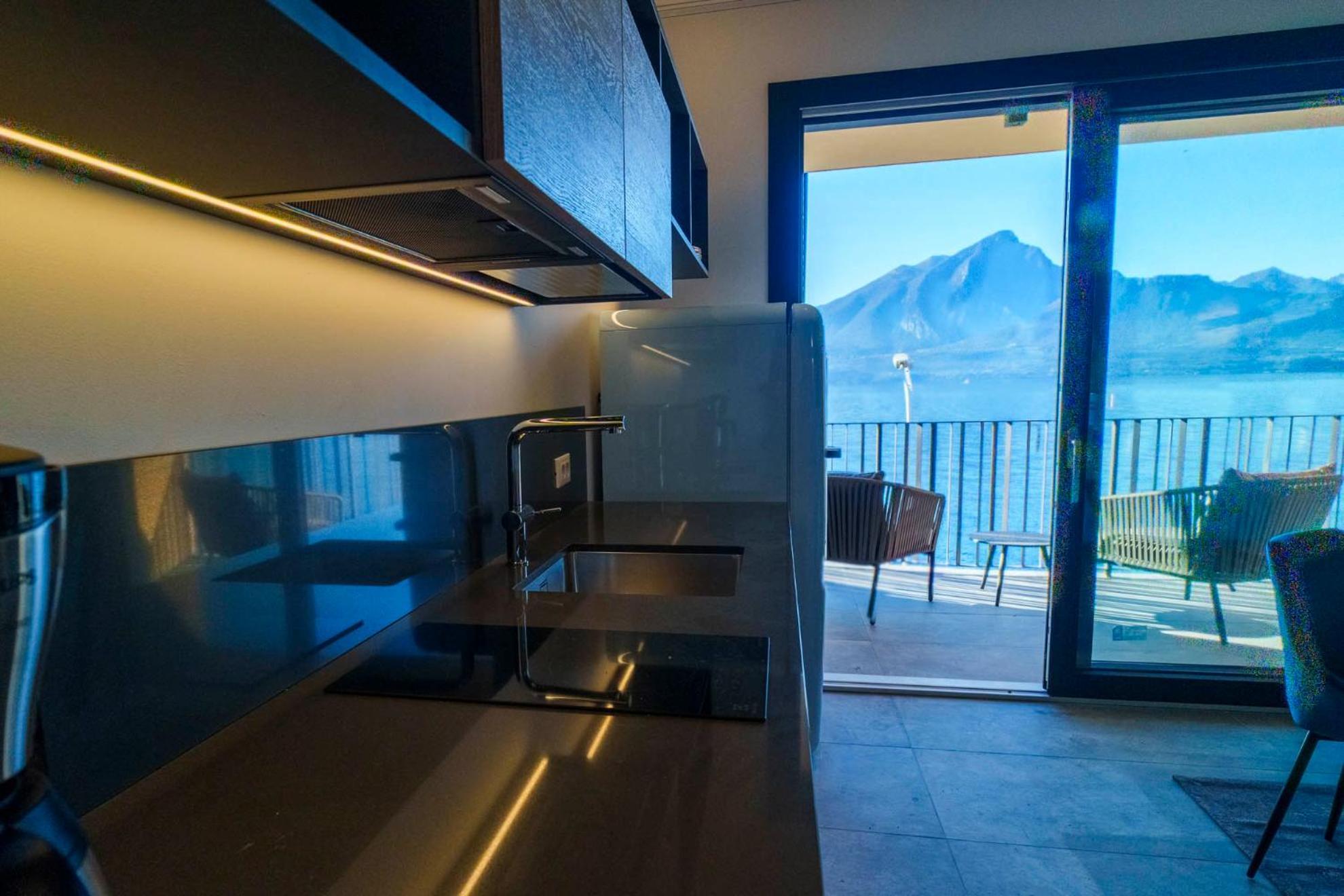 Attilio High Living Suites - Adults Only Torri Del Benaco Bagian luar foto