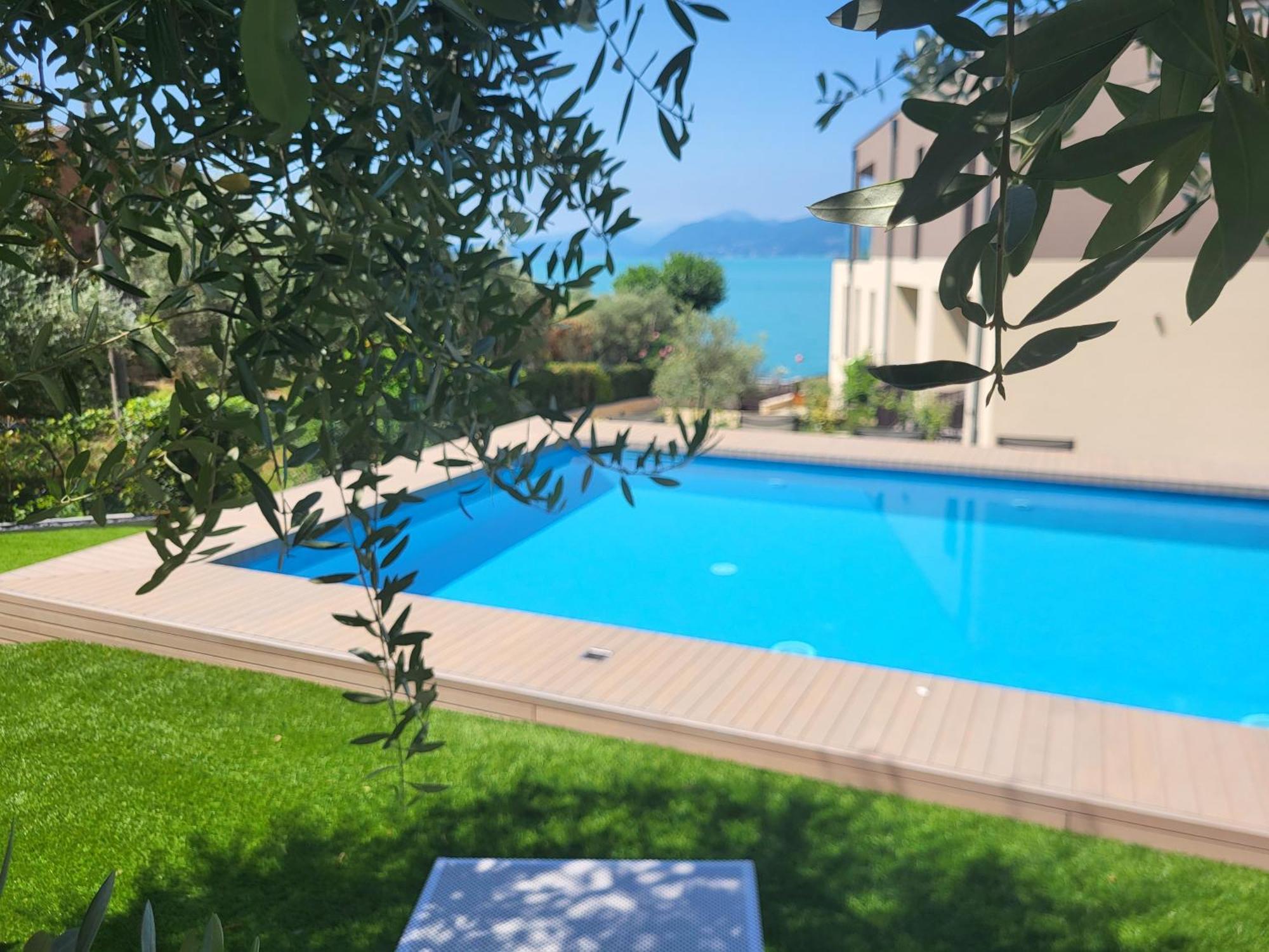 Attilio High Living Suites - Adults Only Torri Del Benaco Bagian luar foto